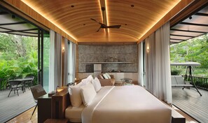 Suite Villa Outdoor Jacuzzi