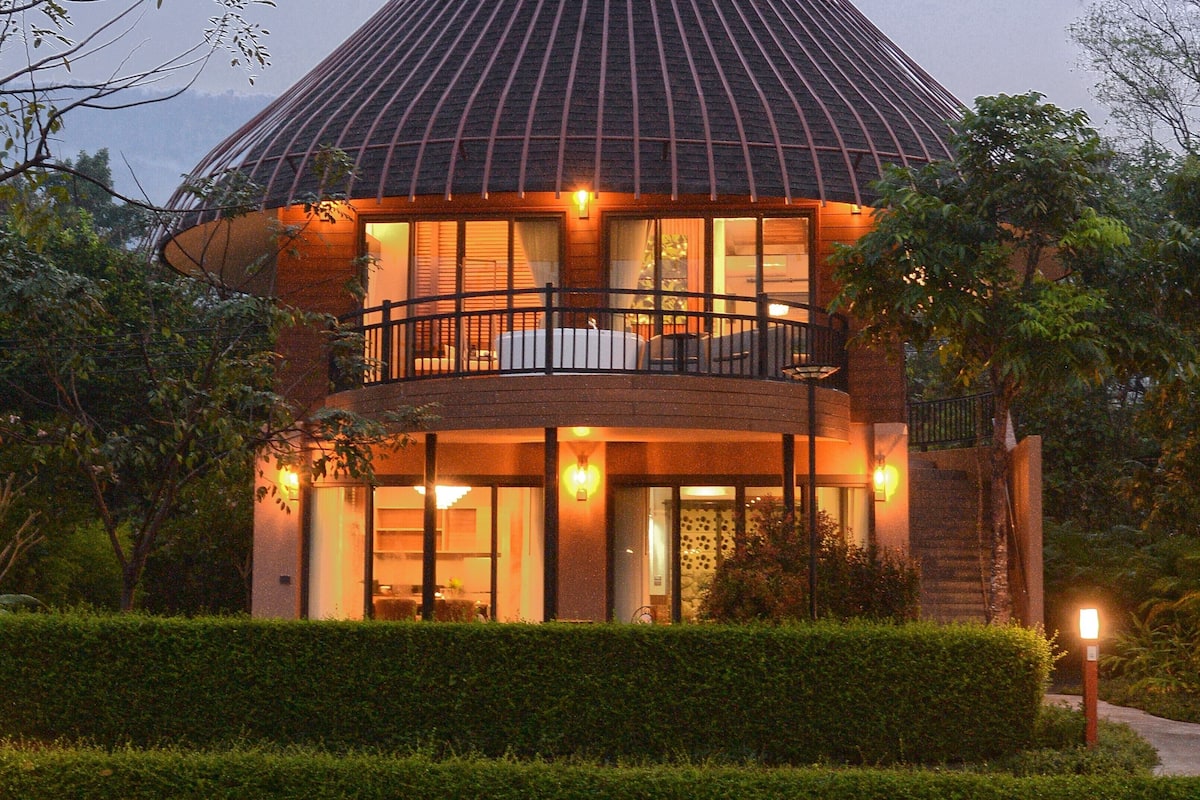 Pavilion Full House Suite with Mountain | 1 bedroom, Tempur-Pedic beds, free minibar, in-room safe