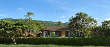 1 bedroom, Tempur-Pedic beds, free minibar, in-room safe