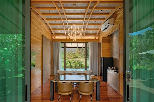 2-Bed Room Pool Villa Mountain | Ruang tamu