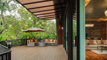 1-Bed Room Pool Villa Mountain | 露台