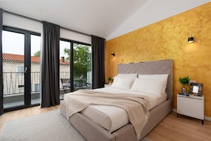 4 bedrooms, desk, iron/ironing board, WiFi