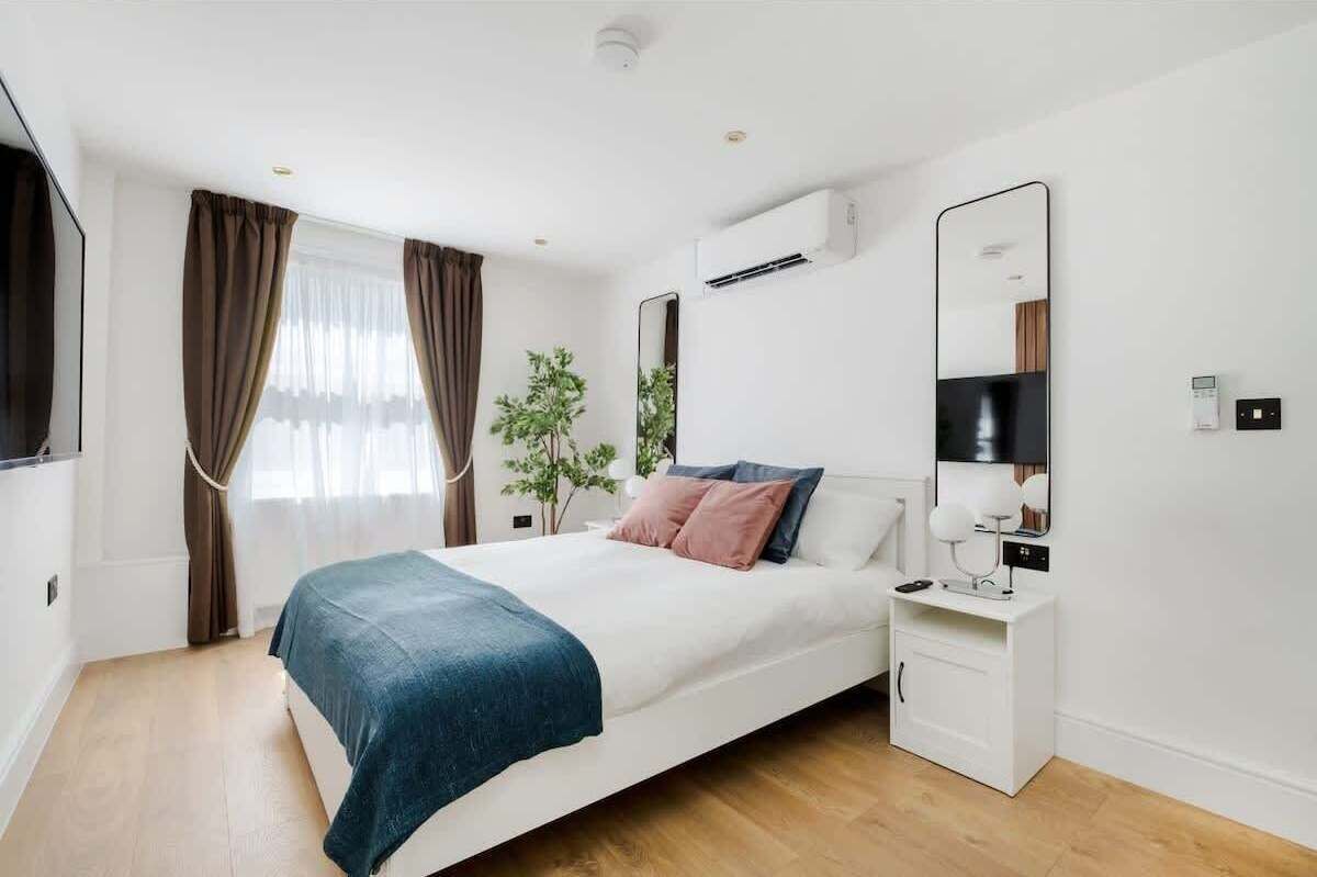 1 bedroom, in-room safe, desk, iron/ironing board