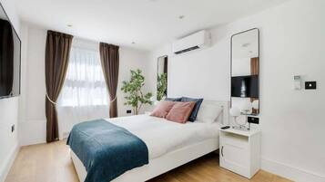 1 bedroom, in-room safe, desk, iron/ironing board