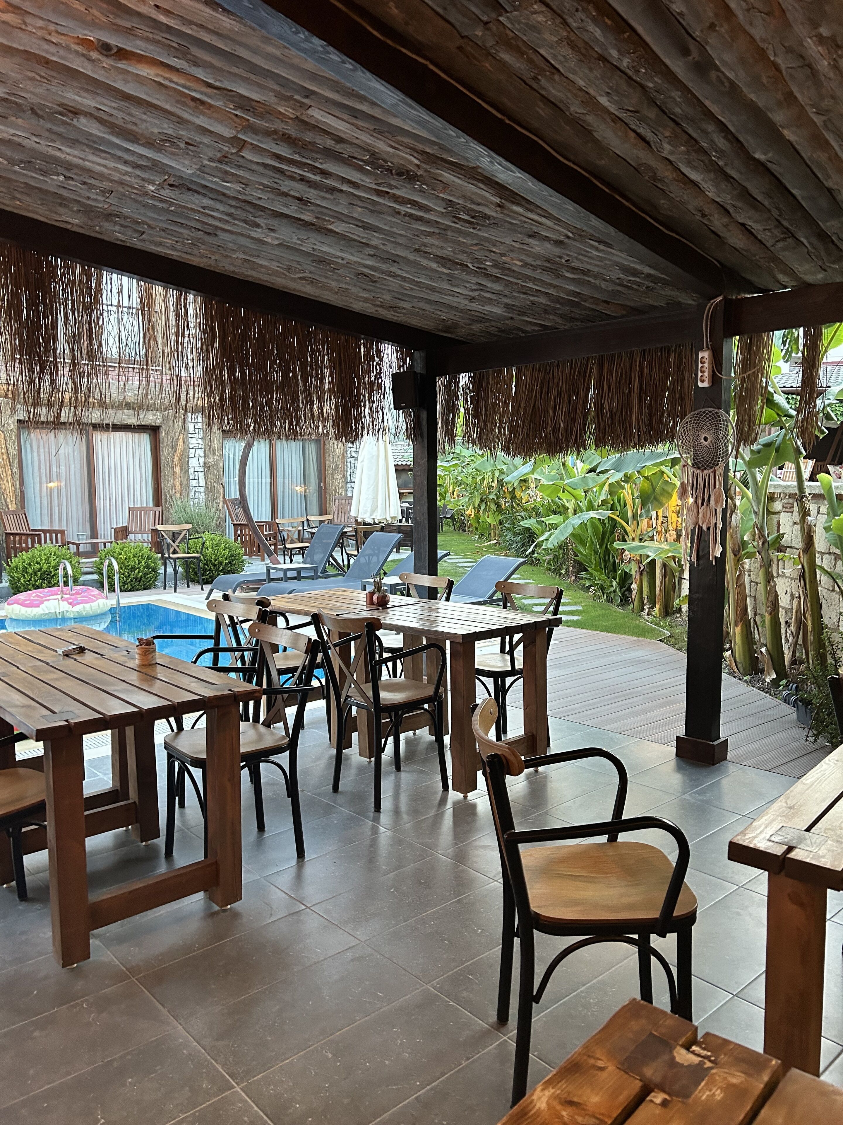 Con vista a la alberca, abre todos los días 