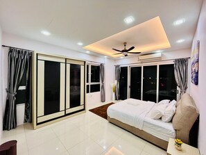 4 bedrooms, iron/ironing board, WiFi, bed sheets