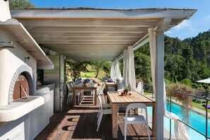 Outdoor dining - Stunning private villa with WIFI, private pool, A/C, sauna, hot tub, TV, patio, close to Viareggio (Camaiore)
