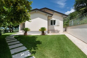 Exterior - Stunning private villa with WIFI, private pool, A/C, sauna, hot tub, TV, patio, close to Viareggio (Camaiore)