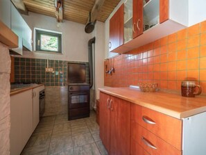 Fridge, microwave, oven, cookware/dishes/utensils