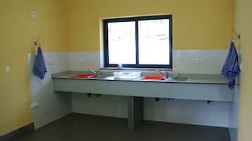 Basic Tent | Private kitchen | Microwave