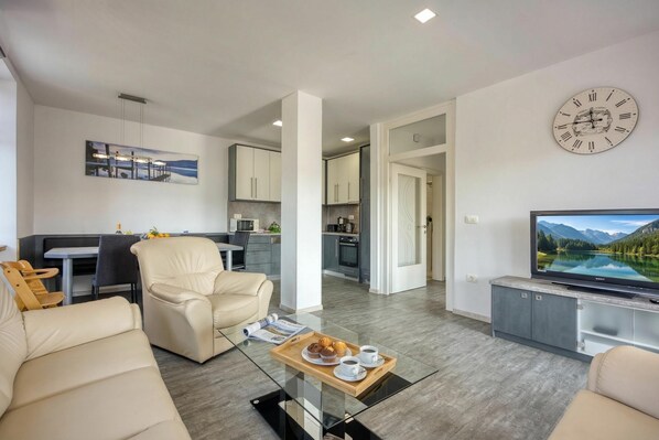 Family Apartment, Multiple Bedrooms, Mountainside (Villa Roma Portorose - 3 Balcony) | Living area | TV - Villa Roma Portorose - 3 Balcony (Piran)
