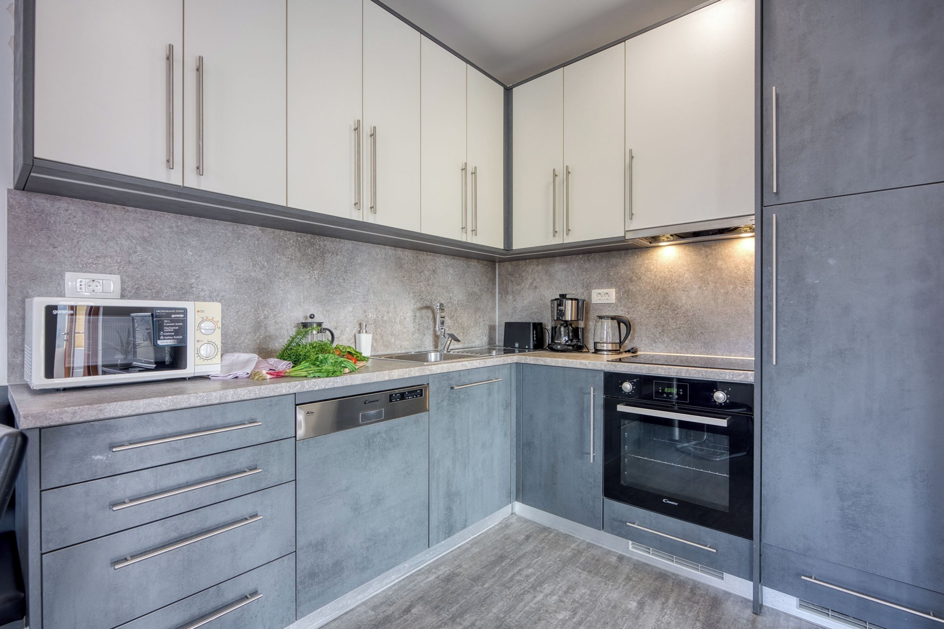 Family Apartment, Multiple Bedrooms, Mountainside (Villa Roma Portorose - 3 Balcony) | Private kitchen | Fridge, microwave, oven, stovetop