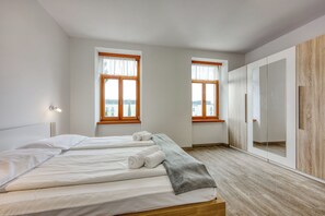 Family Apartment, Multiple Bedrooms, Mountainside (Villa Roma Portorose - 3 Balcony) | 3 bedrooms, in-room safe, laptop workspace, free WiFi - Villa Roma Portorose - 3 Balcony (Piran)