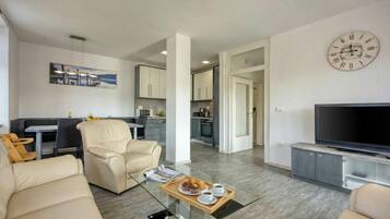 Family Apartment, 3 Bedrooms, Balcony, Mountainside (Villa Roma Portorose - 3BR + Balcony) | Living area | TV