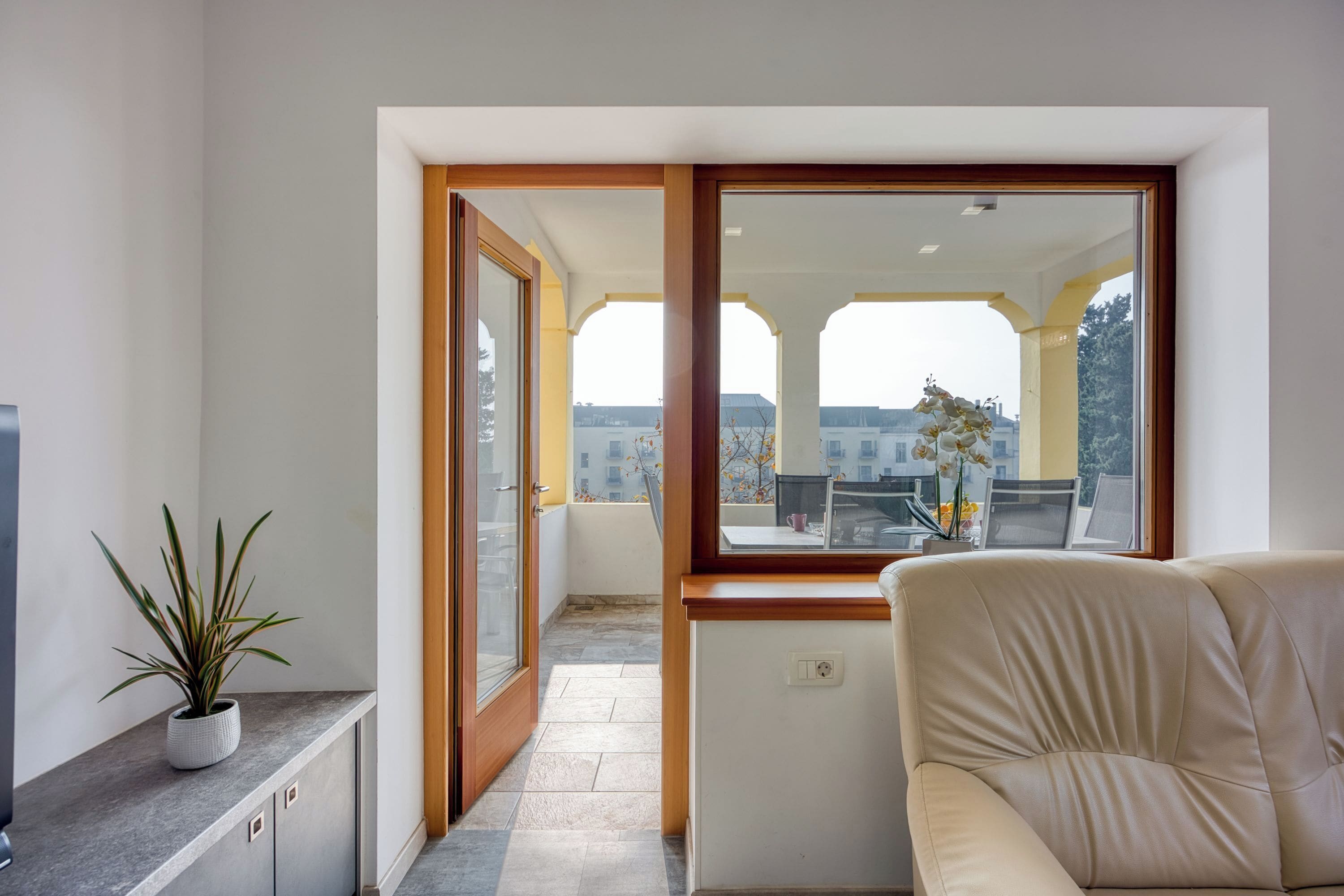 Perhehuoneisto, useita makuuhuoneita, vuorten lähellä (Villa Roma Portorose - 3 Balcony) | Oleskelualue | Televisio