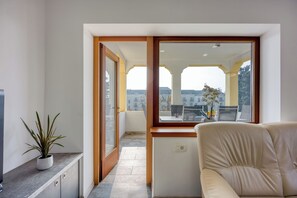 Familjelägenhet - flera sovrum - intill bergen (Villa Roma Portorose - 3 Balcony) | Vardagsrum | Tv