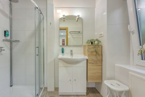 Family Apartment, Multiple Bedrooms, Mountainside (Villa Roma Portorose - 1 Classic) | Bathroom | Shower, hair dryer, towels, soap