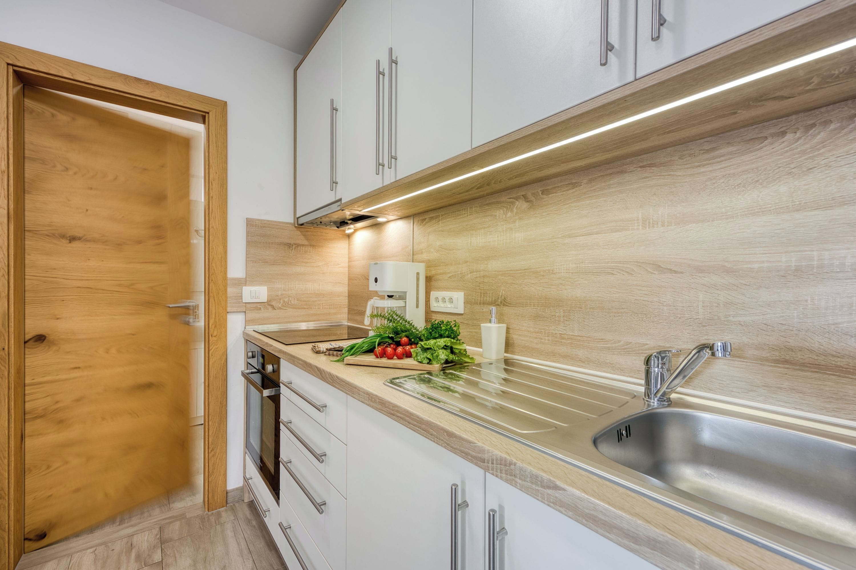 Family Apartment, 2 Bedrooms, Microwave, Mountainside (Villa Roma Portorose - 1 Classic) | Private kitchen | Fridge, microwave, oven, stovetop