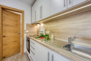 Family Apartment, Multiple Bedrooms, Mountainside (Villa Roma Portorose - 1 Classic) | Private kitchen | Fridge, microwave, oven, stovetop