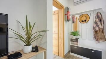 Familienapartment, 2 Schlafzimmer, Mikrowelle, Bergseite (Villa Roma Portorose - 1 Classic) | Innenbereich
