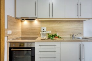 Family Apartment, Multiple Bedrooms, Mountainside (Villa Roma Portorose - 1 Classic) | Private kitchen