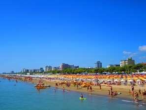 Beach - Elegant Villa a few Meters From the Beach (Lignano Sabbiadoro)