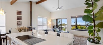 Barrel Sauna, Wood-fired pizza Oven, Bay Views, Fire pit, Play Set, Pet Friendly