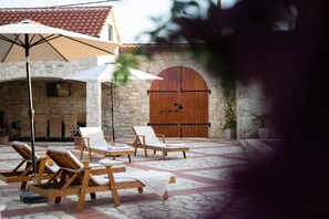 Terrace/patio - 100 year old stone villa with private pool, playground, indoor/outdoor fireplace (Islam Grcki)