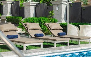 Outdoor pool - BON Hotel Asokoro Residence (Abuja)