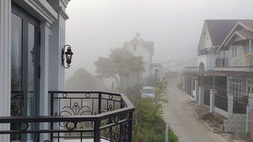 Deluxe Double Room, Balcony, City View | Pillowtop beds, minibar, desk, laptop workspace