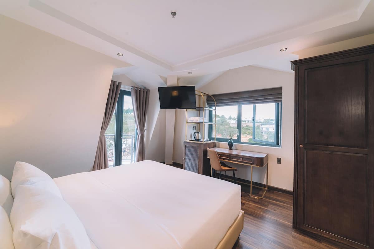 Colchones con pillow-top, minibar y escritorio