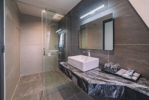 Regadera, regadera con hidromasaje, amenidades de baño gratuitas 
