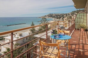 Outdoor dining - ARMA VISTA MARE PANORAMICA (Arma di Taggia)