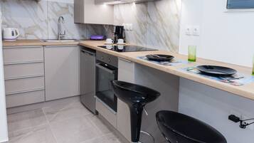 Full-size fridge, oven, toaster, cookware/dishes/utensils