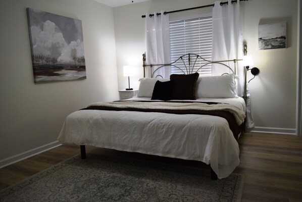 3 bedrooms, iron/ironing board, WiFi, bed sheets