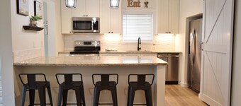 High Cotton! Completelyrenovated 3BR, 2.5BA home! 1.5 mi to the Village! 