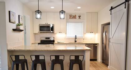 High Cotton! Completelyrenovated 3BR, 2.5BA home! 1.5 mi to the Village!