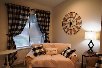 High Cotton! Completelyrenovated 3BR, 2.5BA home! 1.5 mi to the Village!