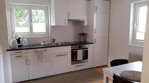 Réfrigérateur, four, plaque de cuisson, lave-vaisselle