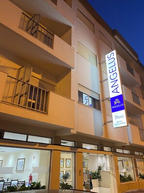 Front of property - evening/night - ANGELUS Alojamento local (Ourem)