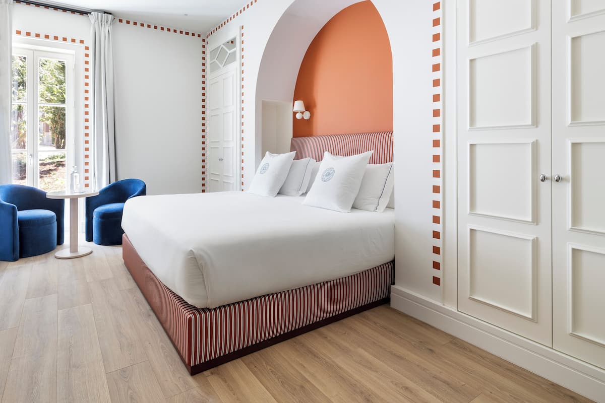 Minibar, in-room safe, individually decorated, individually furnished