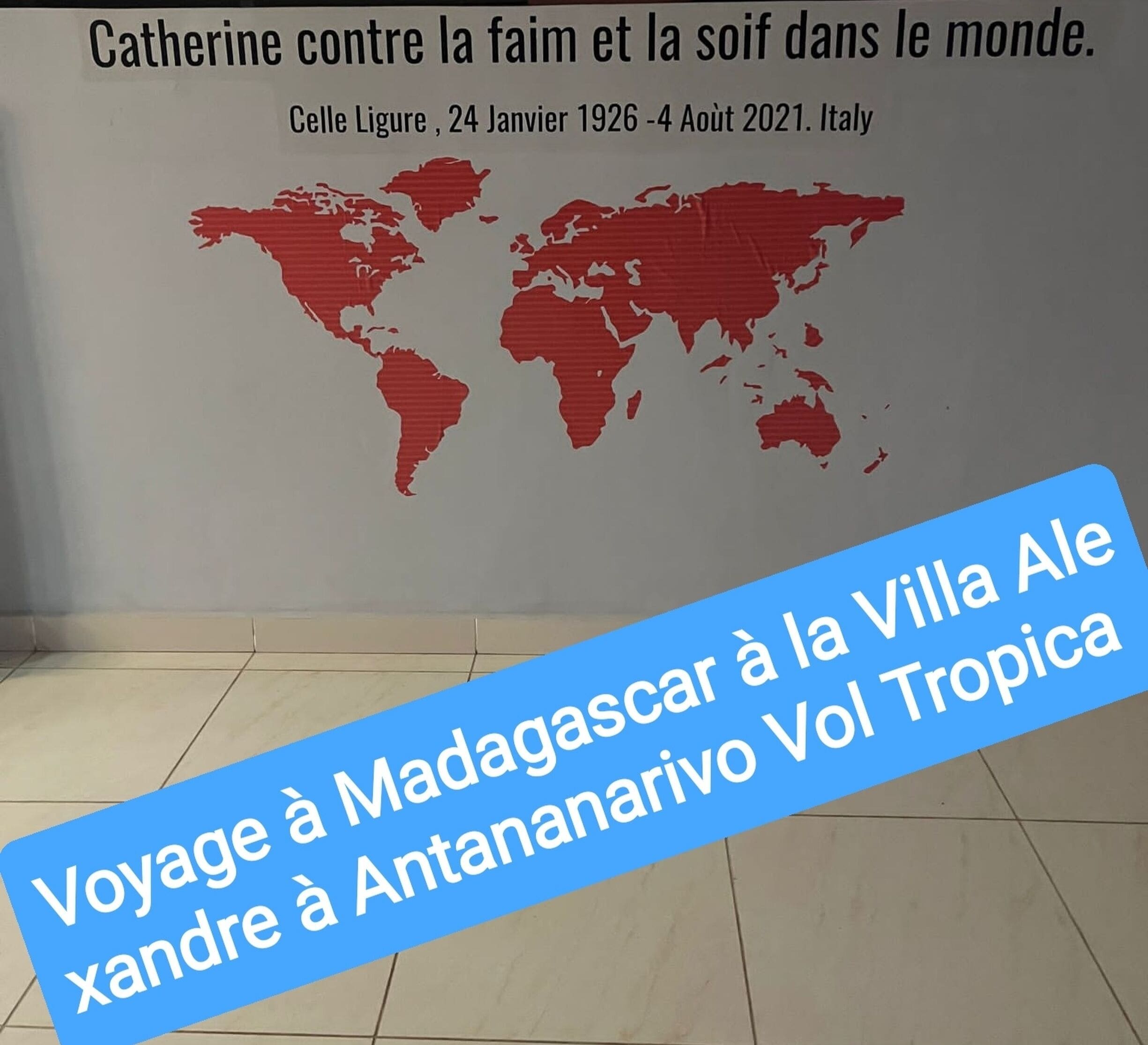 Foto - The blue room is an accent of modernity in the silence of the surrounding garden