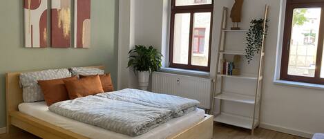 2 عدّة غرف نوم ومكتب وسرير سفر وواي فاي مجانًا