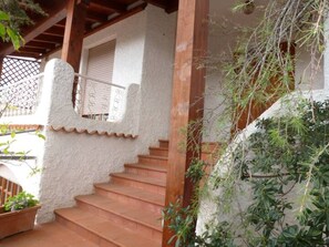 المنطقة المحيطة بالمنشأة