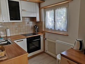 Réfrigérateur, four, plaque de cuisson, lave-vaisselle