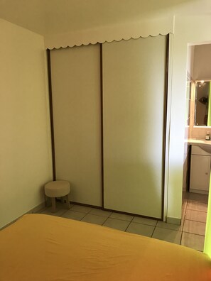 1 bedroom, iron/ironing board, WiFi, bed sheets - Studio RDC DE Villa (LES TROIS ILETS)