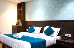 Deluxe Double Room | Desk, laptop workspace, soundproofing, free WiFi