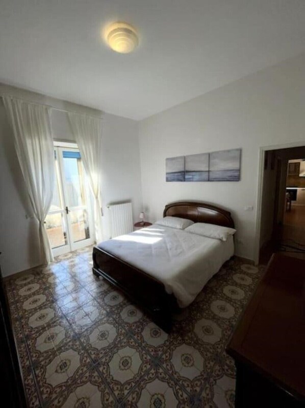 3 bedrooms, bed sheets
