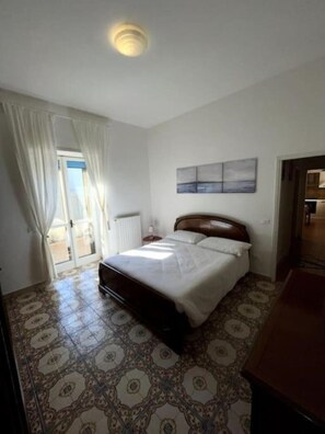 3 bedrooms, bed sheets