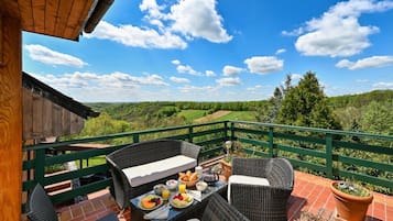 Family House, Multiple Bedrooms, Mountainside (Hunting Lodge) | Property grounds